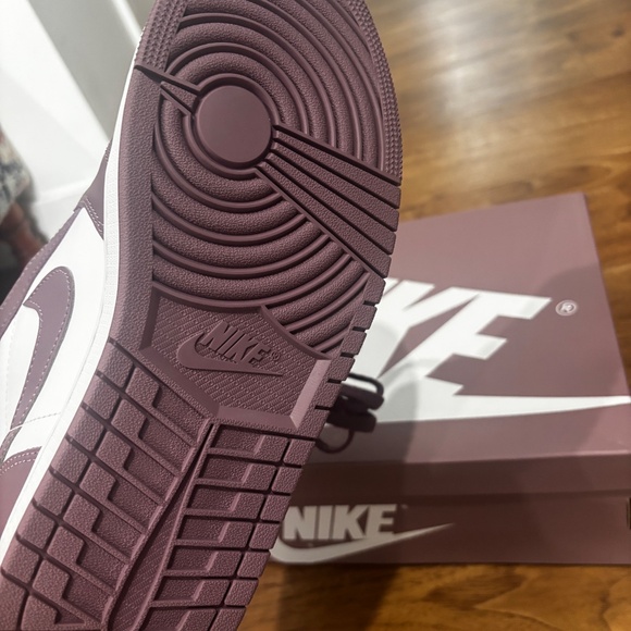 Air Jordan 1 Retro High OG Mauve • Men’s 10 • BNIB — With Original Box main image 2